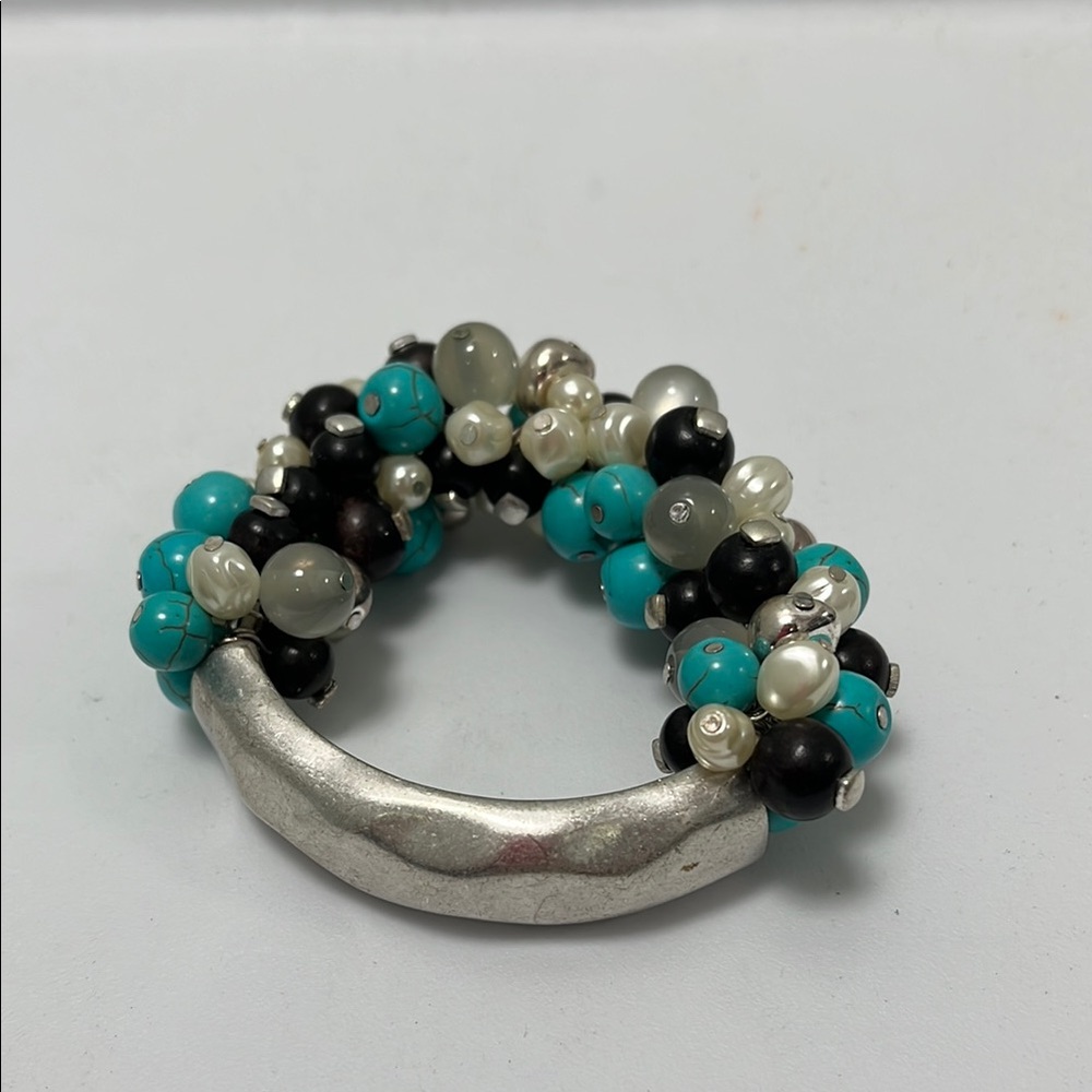 Rim soho Blue and Black Beaded Bracelet with Dynamic Design